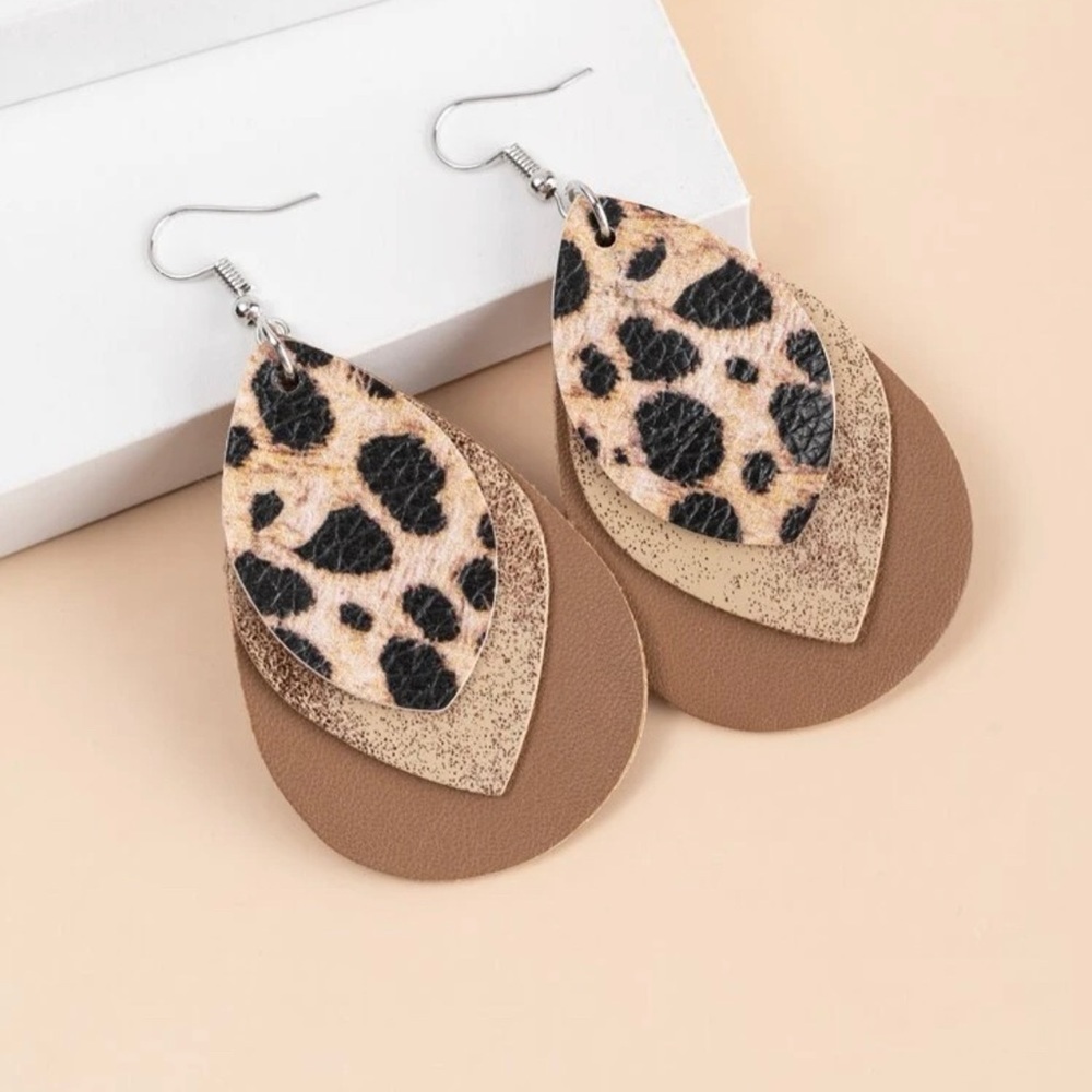 Graphic Water-drop Design Earrings